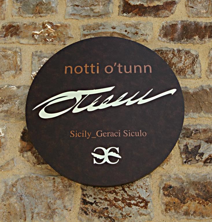 Notti O' Tunn Luxury Rooms In Centro Geraci Siculo Exteriör bild