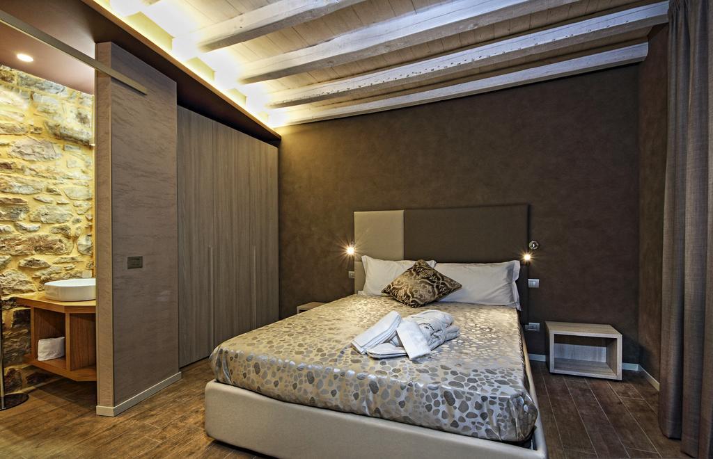 Notti O' Tunn Luxury Rooms In Centro Geraci Siculo Exteriör bild